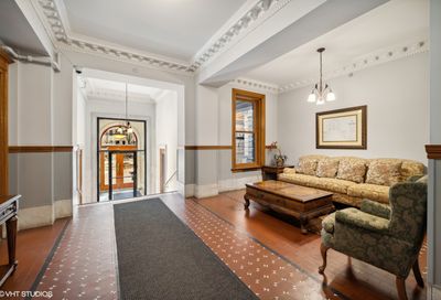 550 W Surf Street Chicago IL 60657