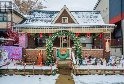 99 KNOX AVE Toronto ON M4L2P1
