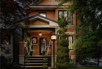 91 PARKMOUNT Road Toronto ON M4J4V3