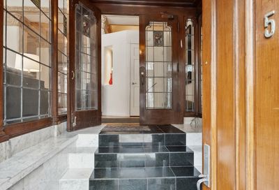745 W Buckingham Place Chicago IL 60657