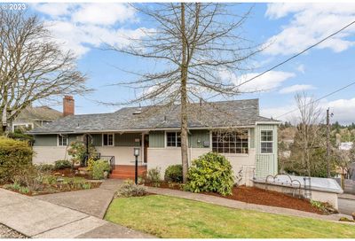 725 SW Moss St Portland OR 97219