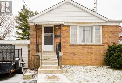 40 TRUEMAN AVE Toronto ON M8Z5A2