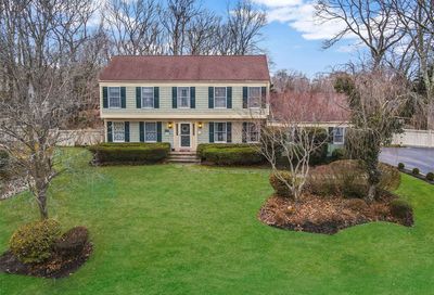 12 Samuels Path Miller Place NY 11764