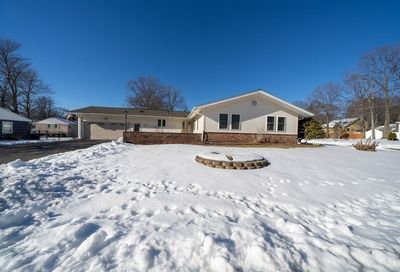 27 Lourdes Dr Leominster MA 01453