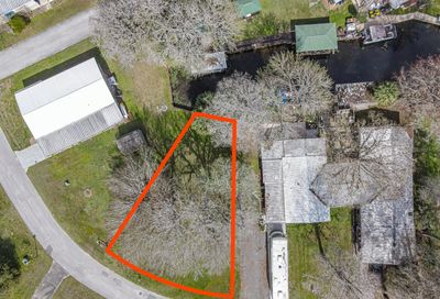 Canal Court Lake Panasoffkee FL 33538