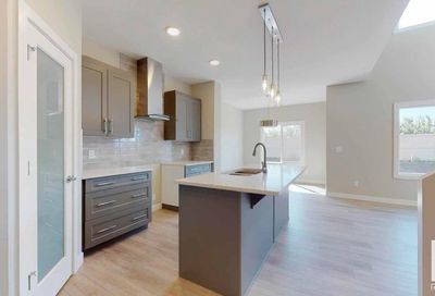 22108 82 AV NW Edmonton AB T5T7A2