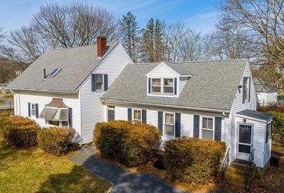 24 S Main St Acushnet MA 02743