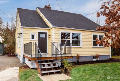 812 Thompson Street Sumner WA 98390
