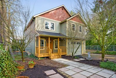 5729 NE Simpson St Portland OR 97218