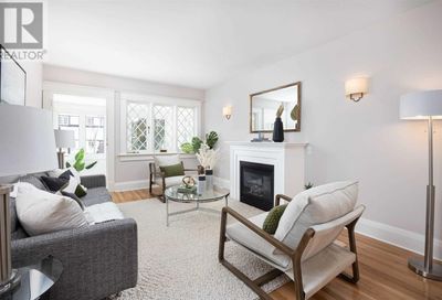 24 DUART PARK RD Toronto ON M4E1J2
