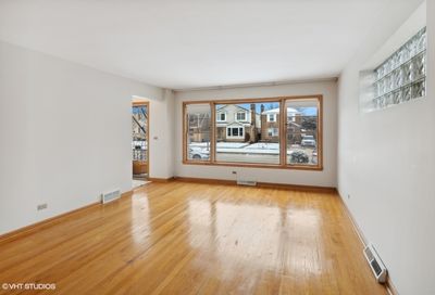 5704 N Kenneth Avenue Chicago IL 60646
