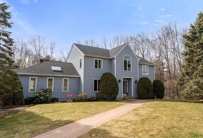 24 Fieldstone Ln Natick MA 01760