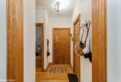 440 W Surf Street Chicago IL 60657