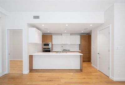 601 788 ARTHUR ERICKSON PLACE West Vancouver BC V7T0B6