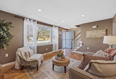 17 Buena Vista Dr Franklin MA 02038