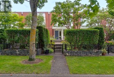 TH 7 370 Waterfront Cres Victoria BC V8T5K3