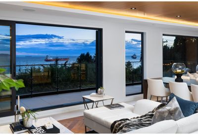 3325 MARINE DRIVE West Vancouver BC V7V1M8