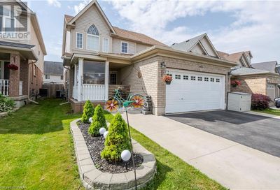 136 PEBBLECREEK Drive Kitchener ON N2A4M4