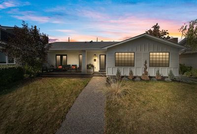 35 Lake Geneva Place SE Calgary AB T2J2S3
