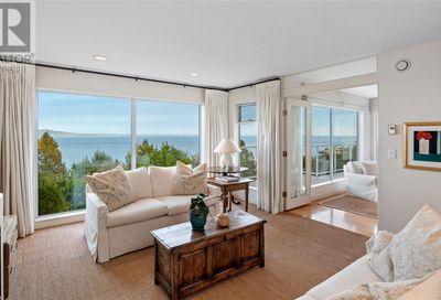 2890 Phyllis St Saanich BC V8N1Y9