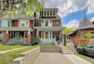 202 WAVERLEY RD W Toronto ON M4L3T3