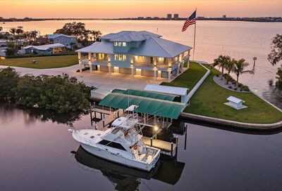 327 Riverpoint Drive NE Bradenton FL 34208