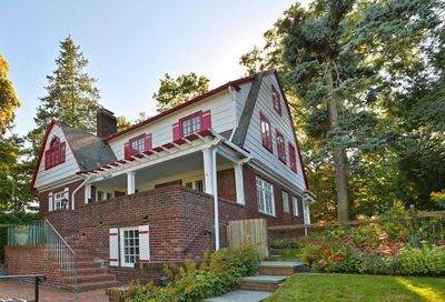 19 Circle Road Douglaston NY 11363