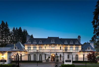 2275 DOULTON Drive Mississauga ON L5H3M2