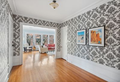 411 W Briar Place Chicago IL 60657