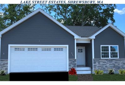 14 Country Club Blvd Dudley MA 01571