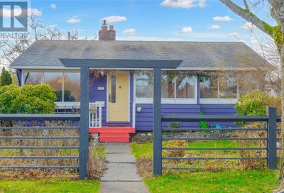 1747 Newton St Victoria BC V8R2R1