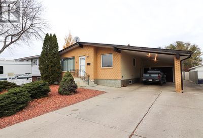 18 Currie Court SE Medicine Hat AB T1B1R8
