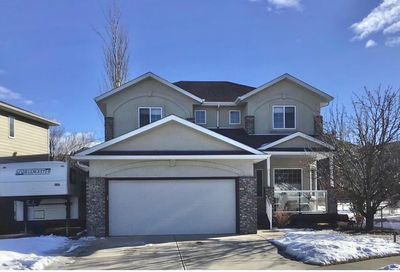 68 COOPERS Heights SW Airdrie AB T4B2S1