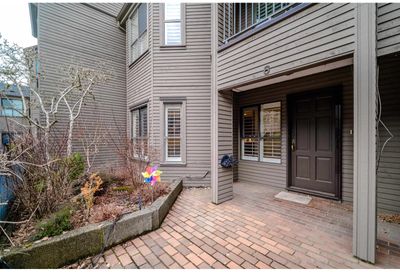 6 4350 VALLEY DRIVE Vancouver BC V6L3B5