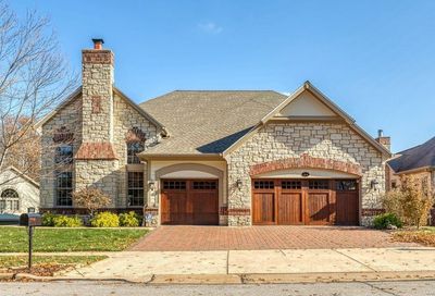 364 Meadowbrook Country Club Est Ballwin MO 63011