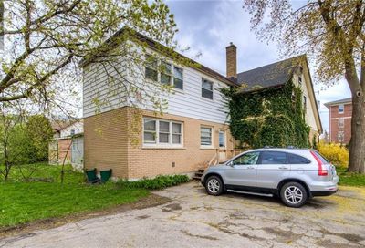 34 EZRA Avenue Waterloo ON N2L3B1