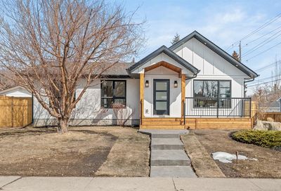 56 Wakefield Drive SW Calgary AB T3C2W7