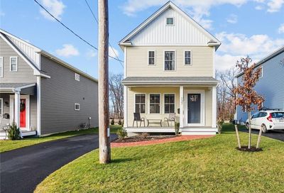 137 Graystone Street Warwick RI 02886