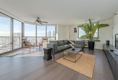 33 W Delaware Place Chicago IL 60610