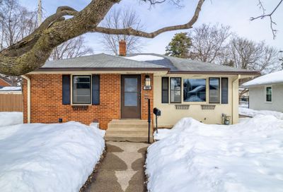 879 Idaho Avenue Saint Paul MN 55117
