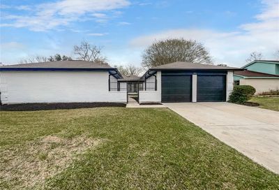 503 W Castle Harbour Drive Friendswood TX 77546