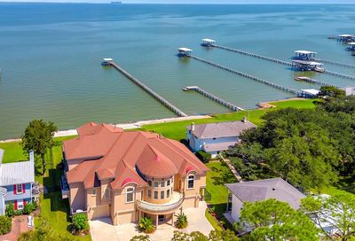 2611 Bayshore Drive Bacliff TX 77518