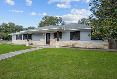 208 Avenue F El Campo TX 77437