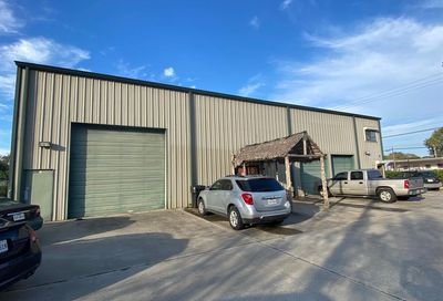 725 Grand Avenue Bacliff TX 77518
