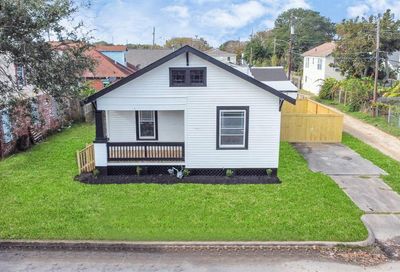 2415 46th Street Galveston TX 77551
