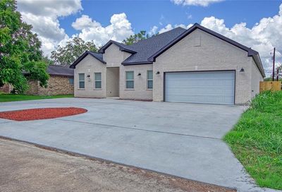 1804 Leissner Street Bay City TX 77414