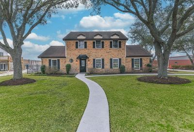 2004 Butler Drive Friendswood TX 77546