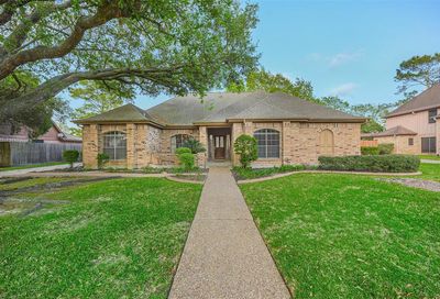 1615 Falcon Ridge Boulevard Friendswood TX 77546