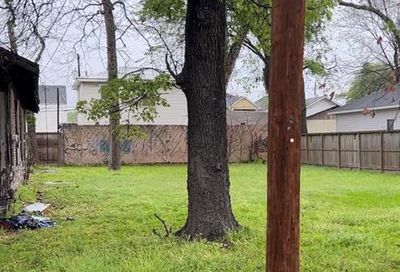 121 Amundsen Street Houston TX 77009