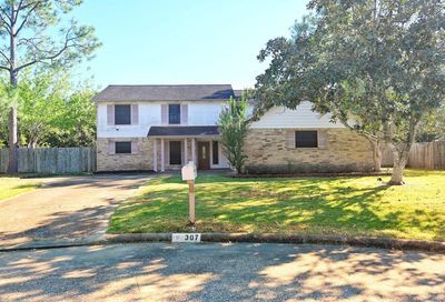 307 Elmwood Circle Friendswood TX 77546